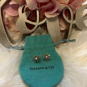 Tiffany & Co Picasso Sterling Silver Daisy Earrings.